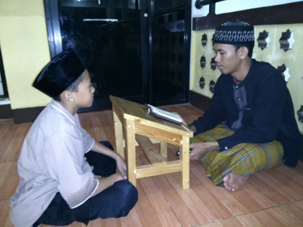 8 Hukuman ala pesantren ini bikin santri bandel jadi