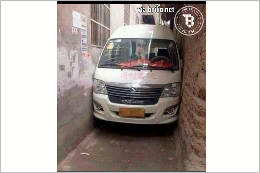 funny parking  © 2016 brilio.net