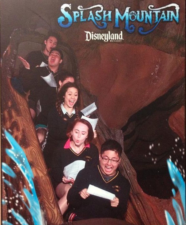 ekspresi kocak naik roller coaster haha © 2016 brilio.net