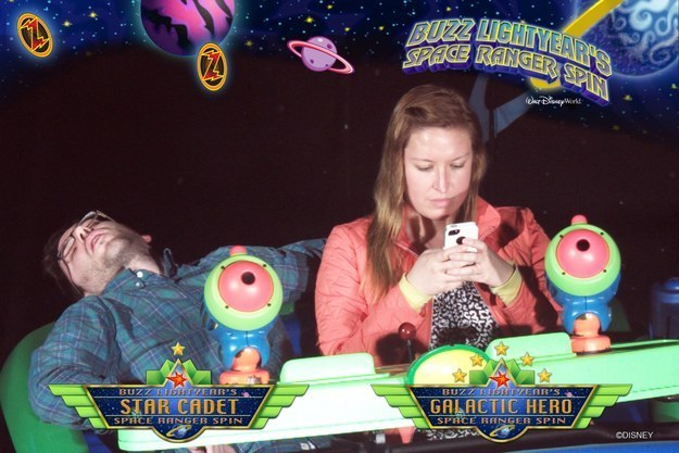 ekspresi kocak naik roller coaster haha © 2016 brilio.net