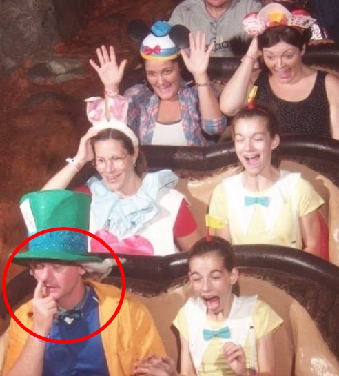 ekspresi kocak naik roller coaster haha © 2016 brilio.net