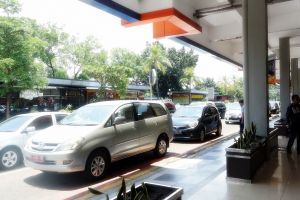 Miris, oknum pejabat melanggar aturan lalu lintas di bandara