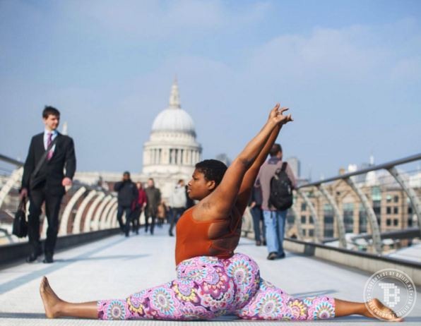 Cewek ini buktikan orang gemuk bisa lakukan gerakan yoga tersulit