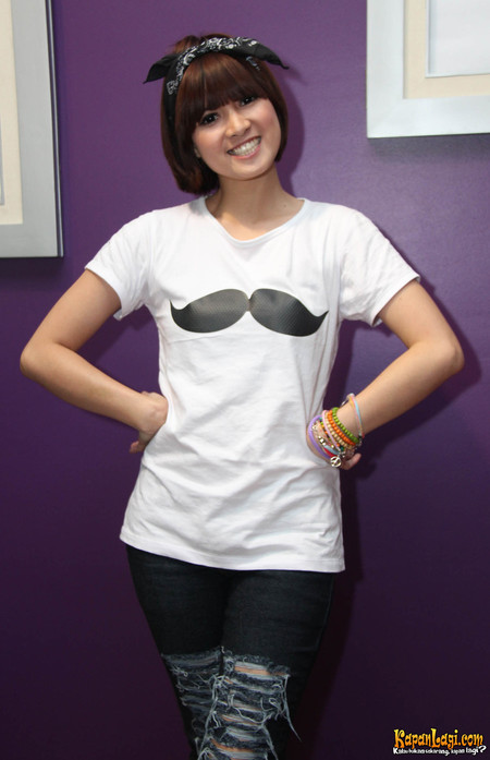 artis bertubuh mungil 1-10 © 2016 brilio.net artis bertubuh mungil 1-10 © 2016 brilio.net