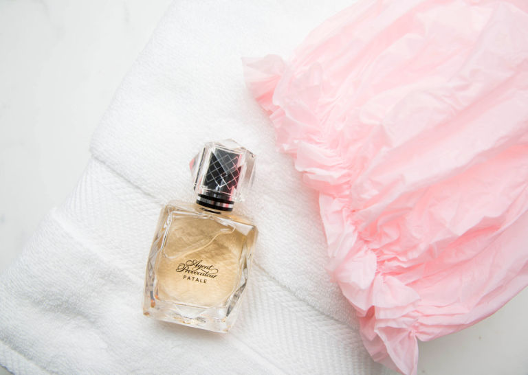 11 Cara umum pakai parfum ini ternyata salah! Bikin wanginya hilang!