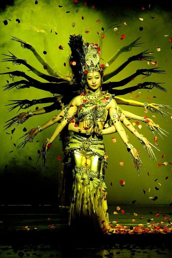 Tarian seribu tangan 1-10  © 2016 brilio.net Tarian seribu tangan 1-10  © 2016 brilio.net