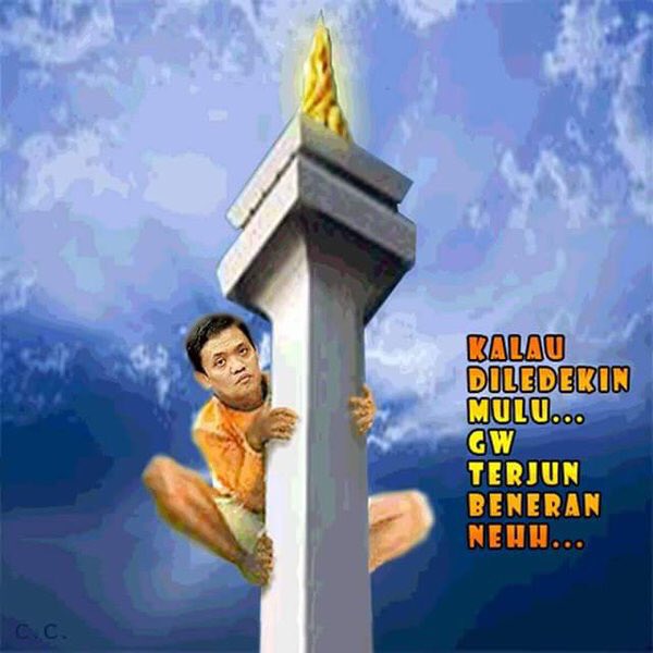 terjun dari monas © 2016 brilio.net terjun dari monas © 2016 brilio.net