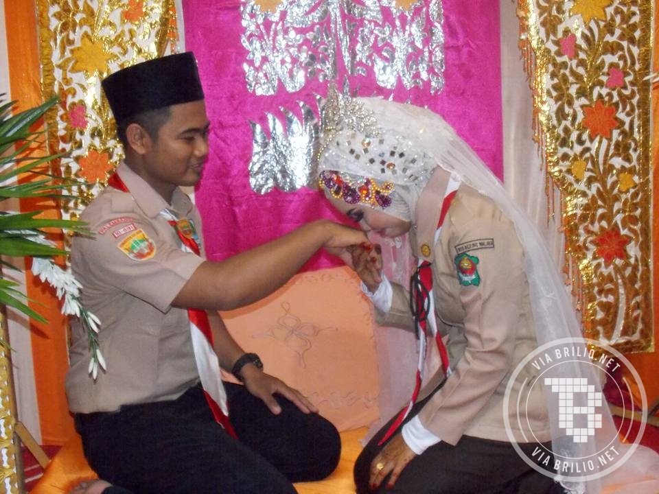 nikah seragam pramuka © 2016 brilio.net nikah seragam pramuka © 2016 brilio.net