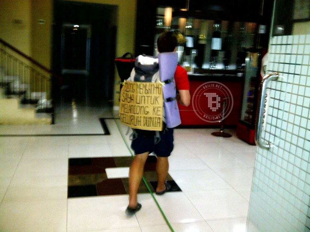 Bule cari dana untuk keliling dunia. © 2016 brilio.net