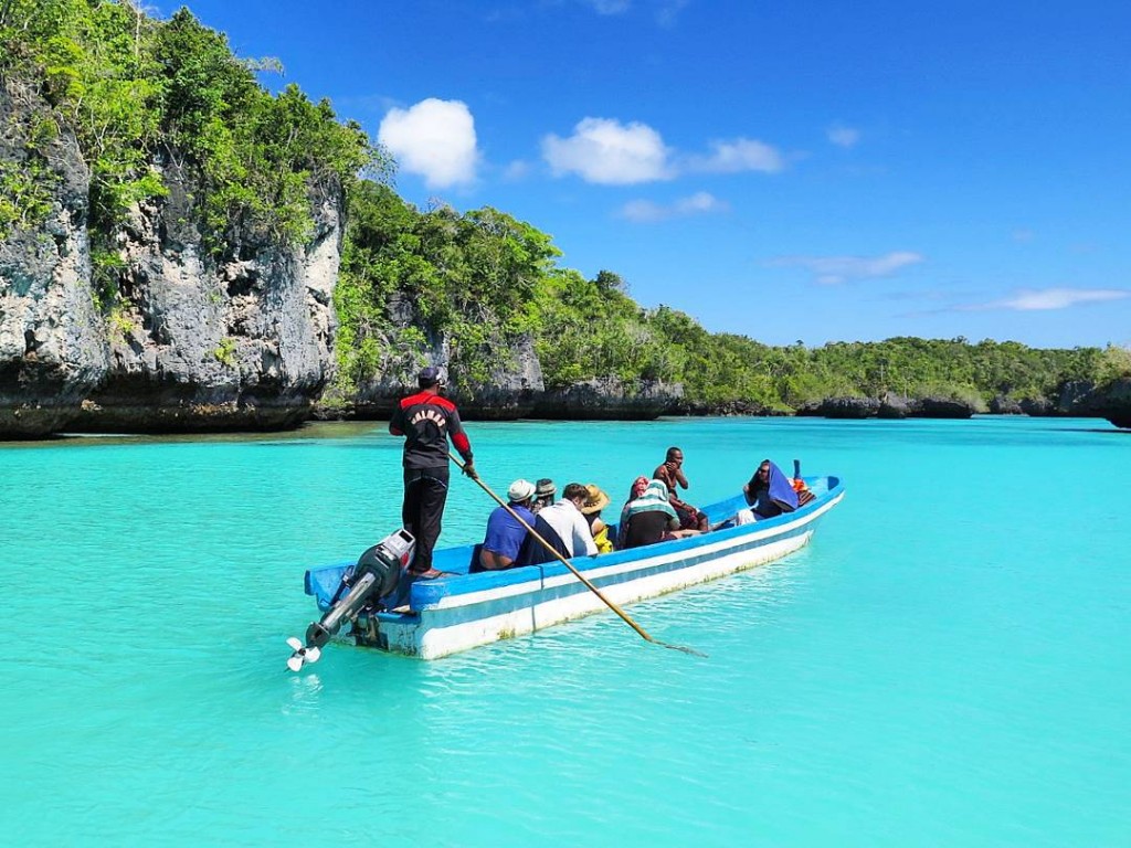 15 Tempat wisata menakjubkan di Maluku, nggak kalah dari Maladewa!
