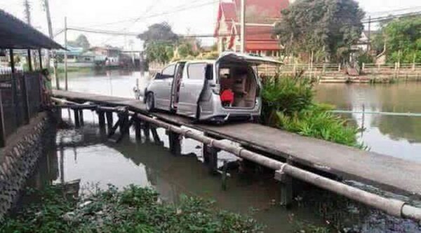 21 Ketiban apes © 2016 brilio.net 21 Ketiban apes © 2016 brilio.net