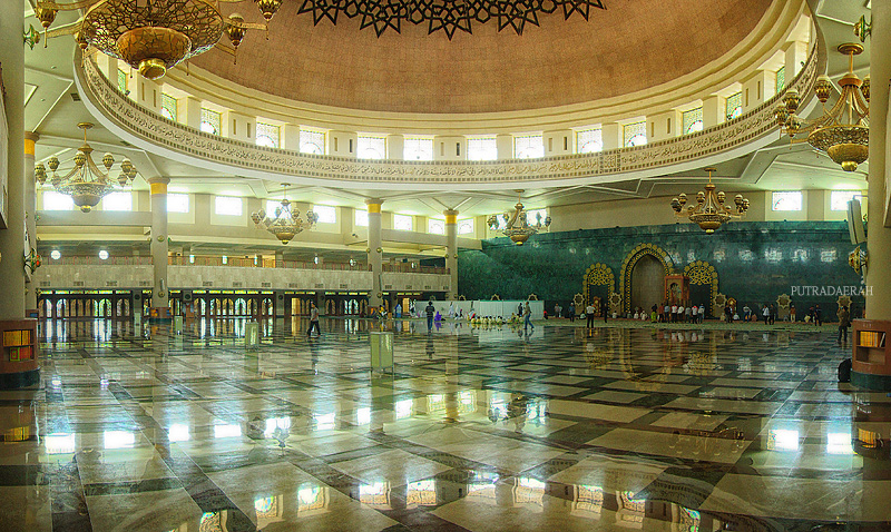 interior masjid indah © 2016 brilio.net interior masjid indah © 2016 brilio.net