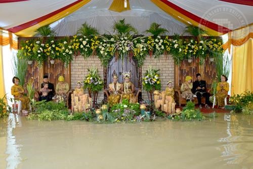 menikah saat banjir © 2016 brilio.net menikah saat banjir © 2016 brilio.net