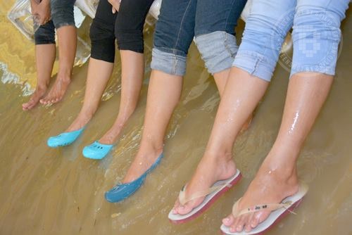 menikah saat banjir © 2016 brilio.net menikah saat banjir © 2016 brilio.net