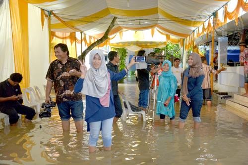 menikah saat banjir © 2016 brilio.net menikah saat banjir © 2016 brilio.net