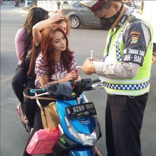 ekpresi kena tilang © 2016 TMC POLDA METRO JAYA ekpresi kena tilang © 2016 TMC POLDA METRO JAYA