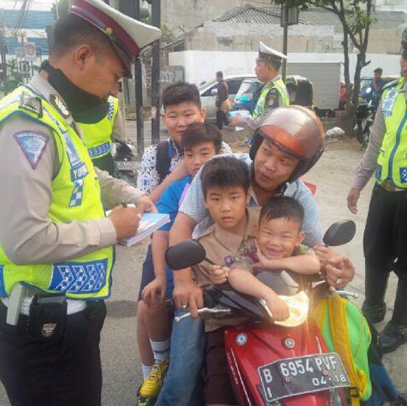 ekpresi kena tilang © 2016 TMC POLDA METRO JAYA ekpresi kena tilang © 2016 TMC POLDA METRO JAYA