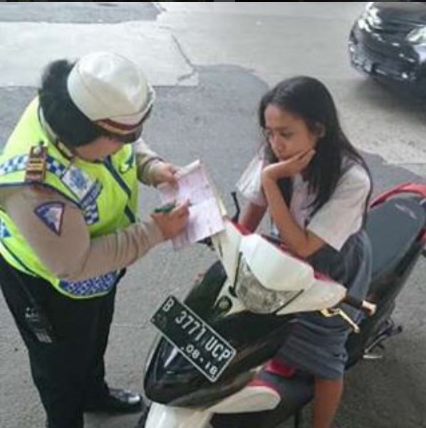 ekpresi kena tilang © 2016 TMC POLDA METRO JAYA ekpresi kena tilang © 2016 TMC POLDA METRO JAYA