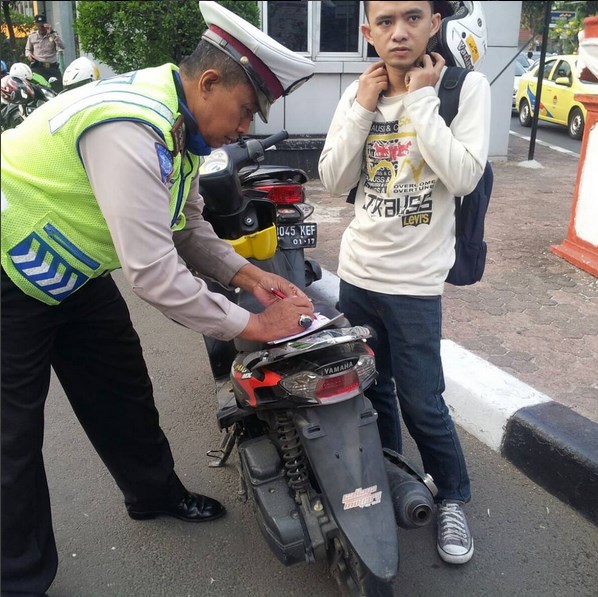 ekpresi kena tilang © 2016 TMC POLDA METRO JAYA ekpresi kena tilang © 2016 TMC POLDA METRO JAYA
