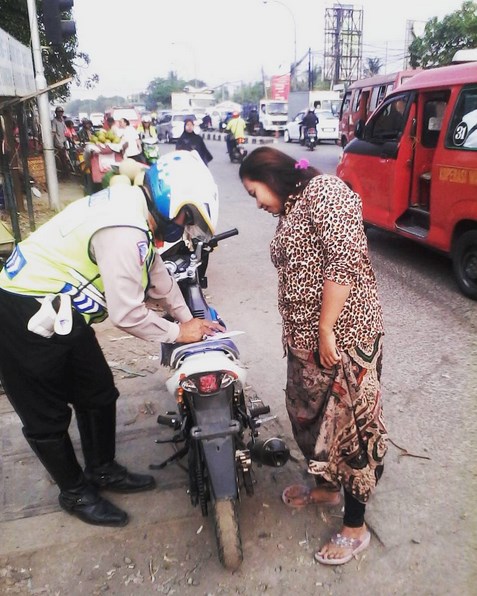 ekpresi kena tilang © 2016 TMC POLDA METRO JAYA ekpresi kena tilang © 2016 TMC POLDA METRO JAYA