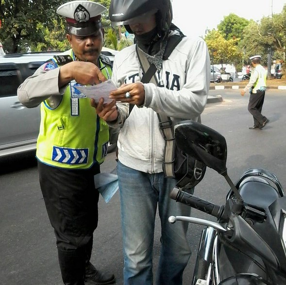 ekpresi kena tilang © 2016 TMC POLDA METRO JAYA ekpresi kena tilang © 2016 TMC POLDA METRO JAYA