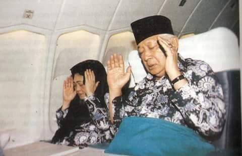 Pak Harto Bu Tien © 2016 brilio.net Pak Harto Bu Tien © 2016 brilio.net