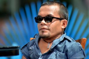 Apa kabar Ucok Baba? Sekarang dia jadi anak band lho...