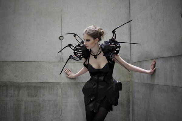15 Fashion bertema robot ini aneh bikin kamu gagal paham! 