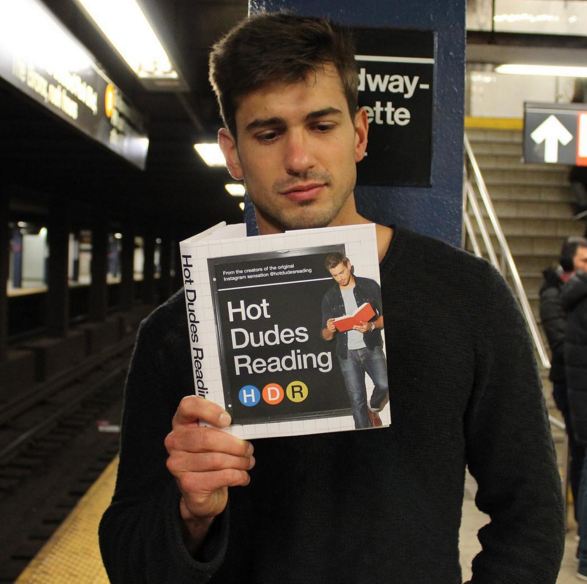 cowok baca cakep © 2016 brilio.net cowok baca cakep © 2016 brilio.net