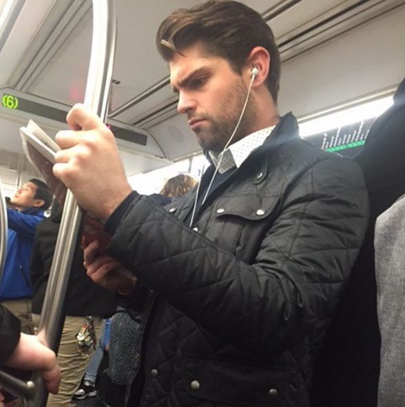 cowok baca cakep © 2016 brilio.net cowok baca cakep © 2016 brilio.net