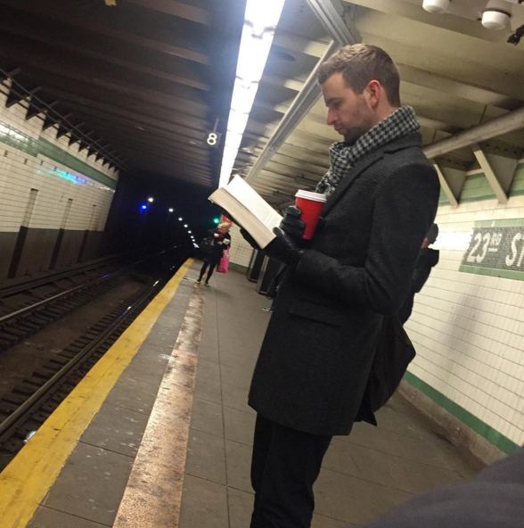 cowok baca cakep © 2016 brilio.net cowok baca cakep © 2016 brilio.net