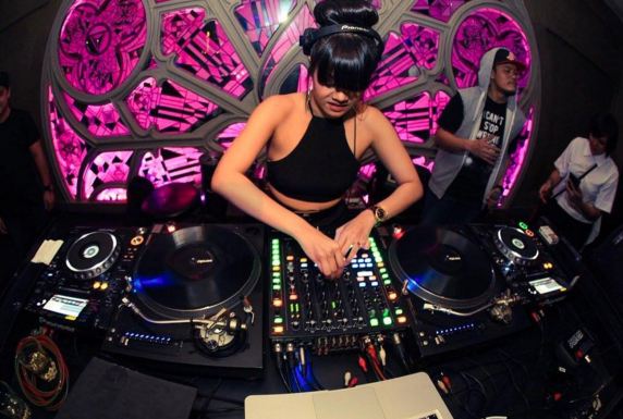 T-sha  © 2016 brilio.net T-sha  © 2016 brilio.net