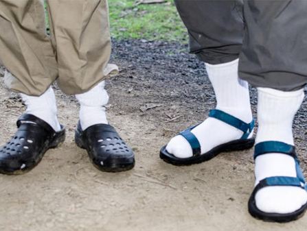 20 pria berkaus kaki tapi sandalan © 2016 brilio.net 20 pria berkaus kaki tapi sandalan © 2016 brilio.net