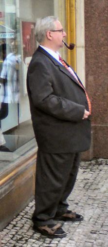 20 pria berkaus kaki tapi sandalan © 2016 brilio.net 20 pria berkaus kaki tapi sandalan © 2016 brilio.net