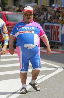 20 pria berkaus kaki tapi sandalan © 2016 brilio.net 20 pria berkaus kaki tapi sandalan © 2016 brilio.net