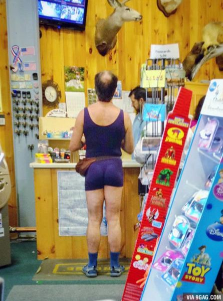 20 pria berkaus kaki tapi sandalan © 2016 brilio.net 20 pria berkaus kaki tapi sandalan © 2016 brilio.net