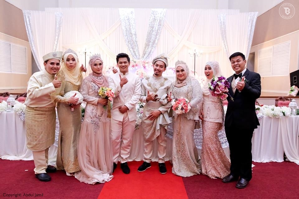 Hemat biaya, 4 kakak beradik ini menikah secara bersamaan, so sweet!