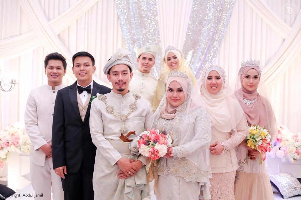 Hemat biaya, 4 kakak beradik ini menikah secara bersamaan, so sweet!