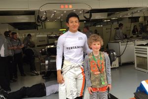 Super fans kecil ini kejutkan Rio Haryanto, siapa ya?