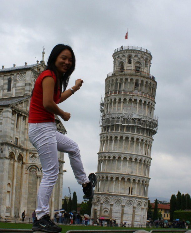 gaya gokil di menara pisa © 2016 brilio.net