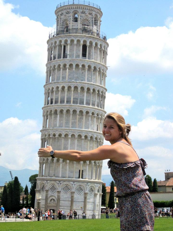 gaya gokil di menara pisa © 2016 brilio.net