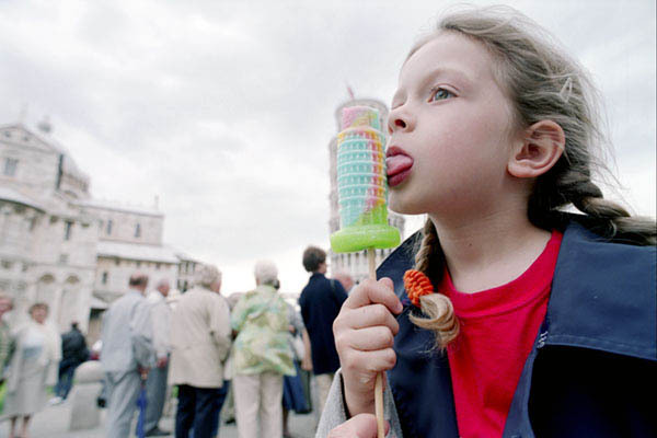 gaya gokil di menara pisa © 2016 brilio.net