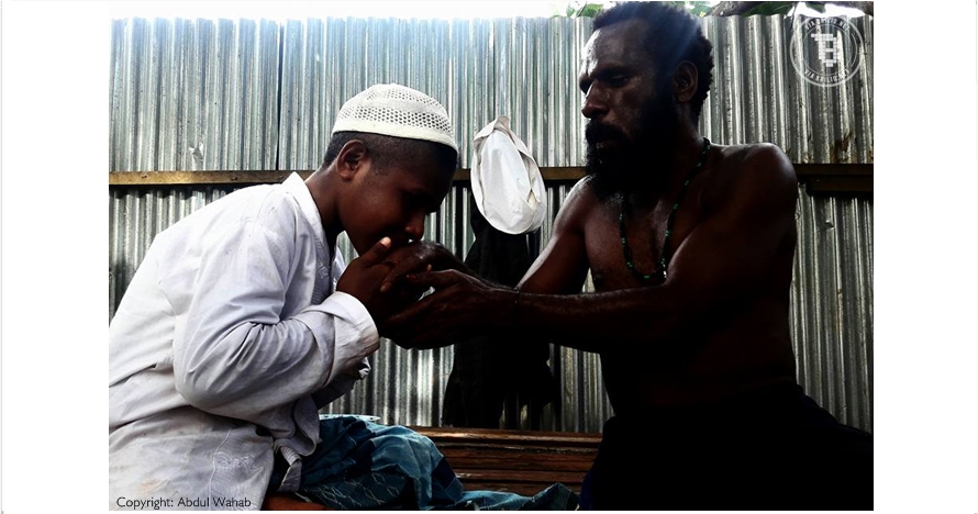 Beda agama, ayah ini tetap biayai anaknya belajar Islam di pesantren
