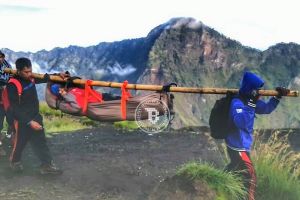Nekat mendaki puncak Rinjani, wanita ini nyaris meregang nyawa