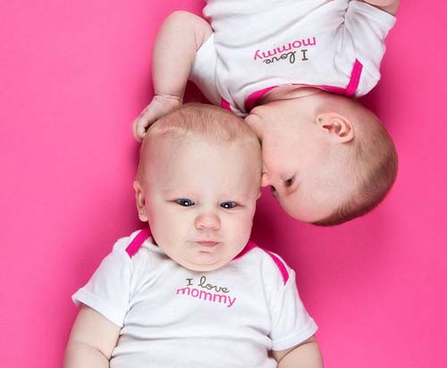 kelakuan bayi kembar lucu aw © 2016 brilio.net kelakuan bayi kembar lucu aw © 2016 brilio.net