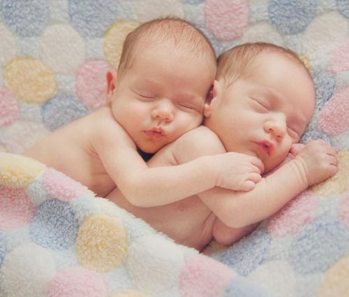 kelakuan bayi kembar lucu aw © 2016 brilio.net kelakuan bayi kembar lucu aw © 2016 brilio.net