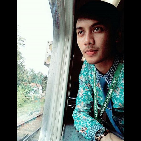 pramugara kereta  © 2016 brilio.net