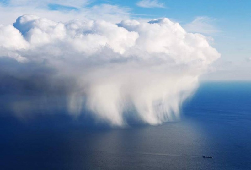 hujan pesawat © 2016 brilio.net hujan pesawat © 2016 brilio.net