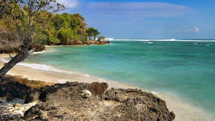 7 Pantai di Jawa Timur yang keindahannya nggak kalah dari Bali