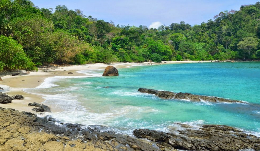 7 Pantai di Jawa Timur yang keindahannya nggak kalah dari Bali